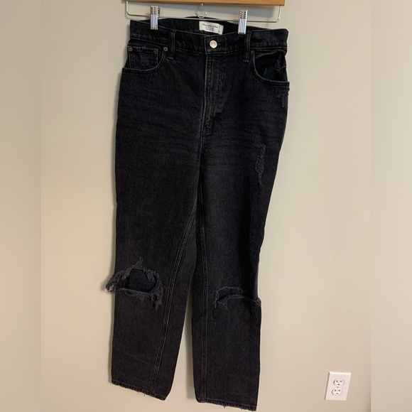 Abercrombie & Fitch - Ultra High Rise 90s Straight Jean - Black, Ripped - Picture 2 of 4